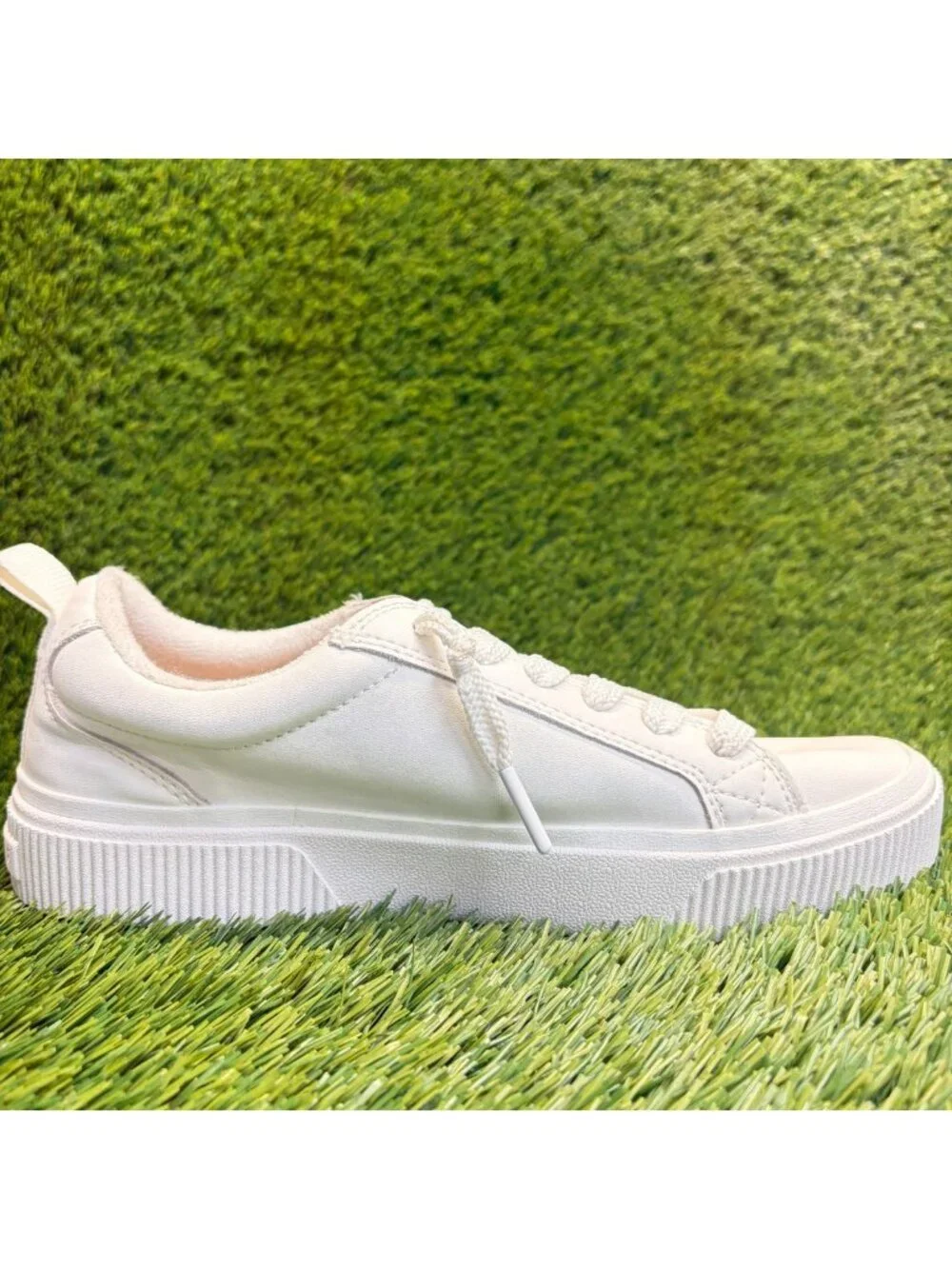 Reef Lay Day Dawn Womens Size 9.5 White Athletic Walking Leather Shoes Sneakers